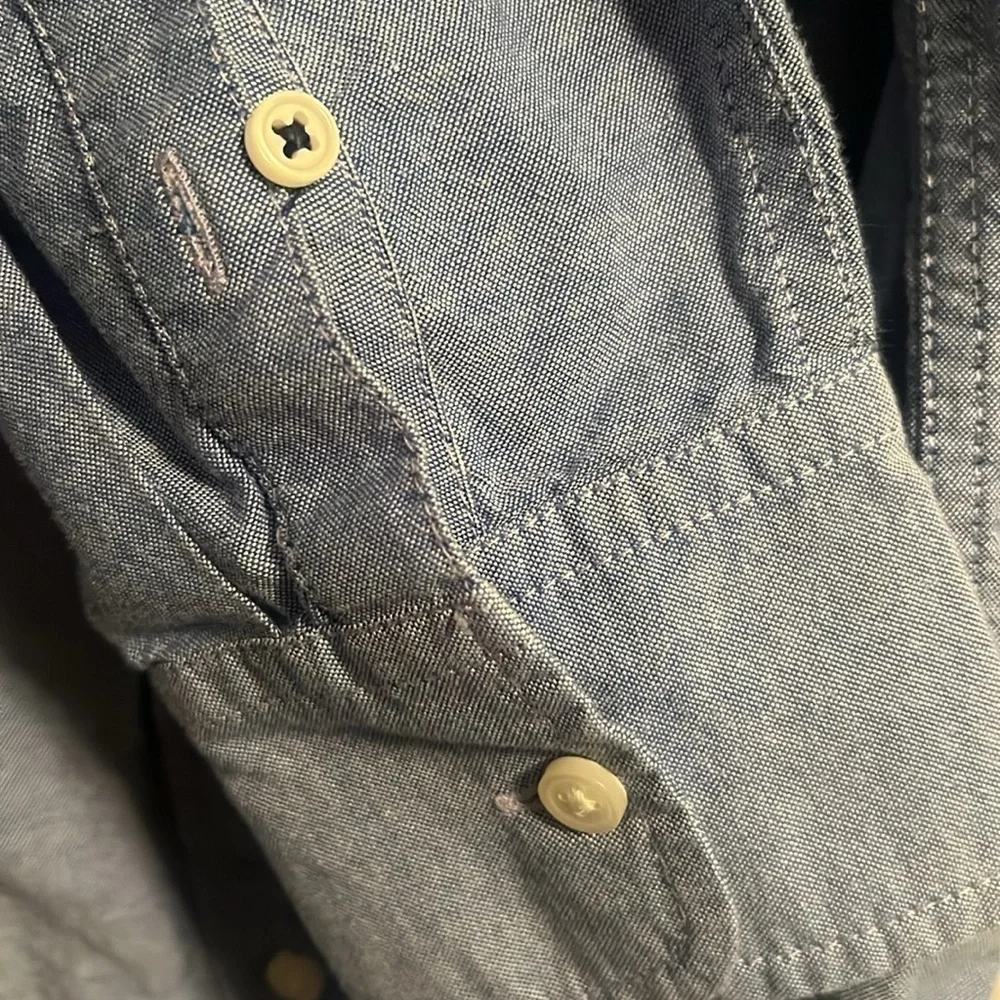 🔘J.Crew Flex Washed Button Up Lightweight Denim Slim And Untucked Vintage